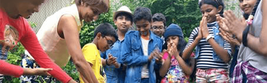 Tree planting with the little stars of “Nilla Madin Yan”